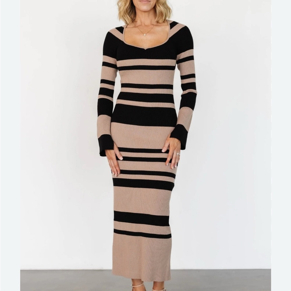 $59 NWT Gilli Black and Tan Ribbed Bodycon Sweater Dress. Medium